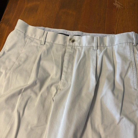 SAVANE MEN’s KHAKI’S   36x30 Pleated Front 4 Pockets Back  LNC - Picture 4 of 9